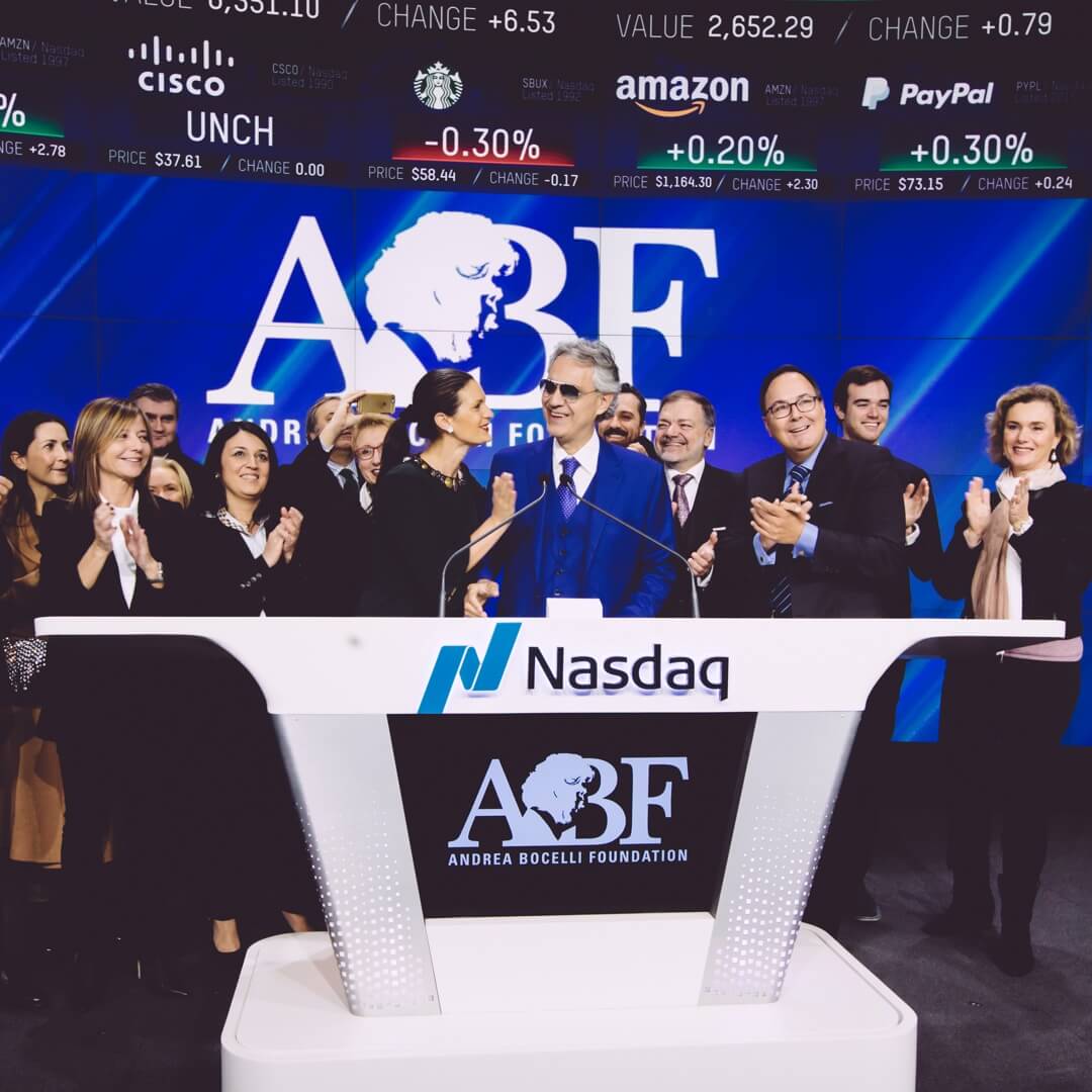 Invitato  al NASDAQ,  a New York,